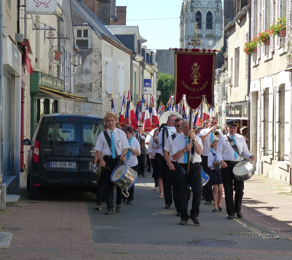 10 photos de l'harmonie défilant en diaporama